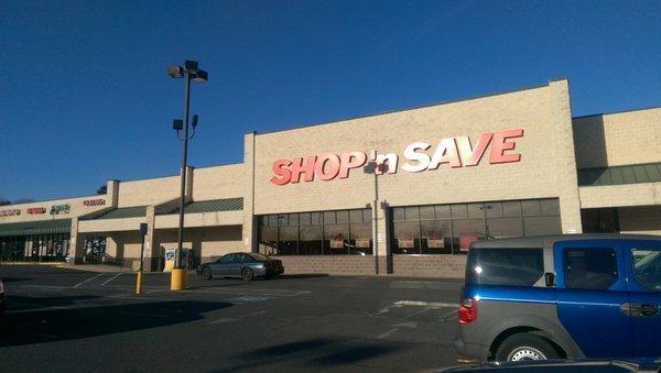 Front door, note this is now a Shop 'n Save.