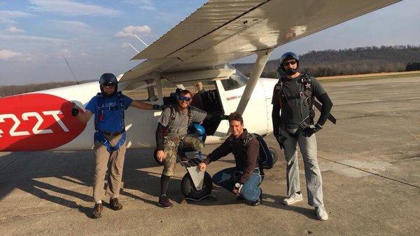 This drop-zone supports fun jumpers! So come get a jump in. If you want to learn? Skydive Fayetteville offers student courses.