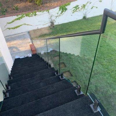 Glass railing