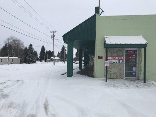 The Post Office wouldn't deliver mail today! But Red Devil Computer Techs are working!