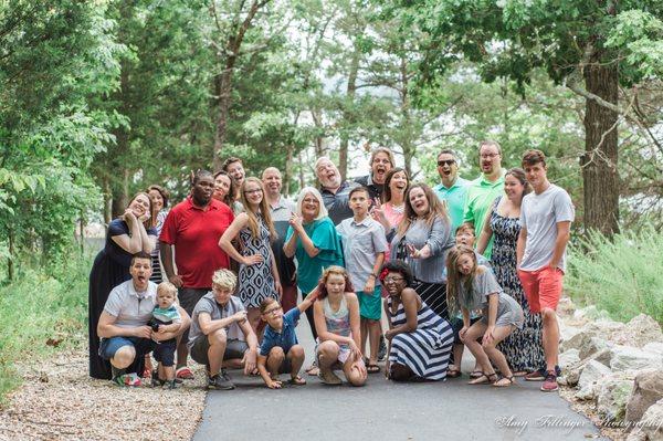 A fun extended family photo session in Branson.