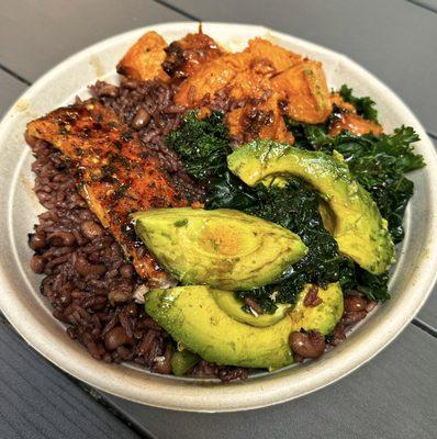 Base: Waakye Protein: Pan-seared Salmon Sides: Kale, sweet potatoes and avacadoes Condiment: Spicy Honey