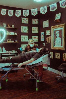 Tattooing in Studio