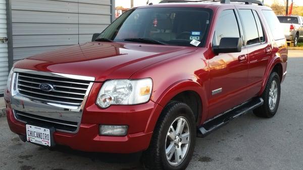 2008 Ford Explorer XLT automatic  96k miles 12900 to finance discount for cash (512) 775-2117