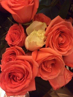 this is the flowers we've got tonight for my friend passed.....@Bedford st by 7th ave..the man gave me a 1 white rose as a gift.