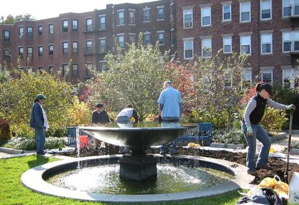 Volunteers plant bulbs in Ramler Park