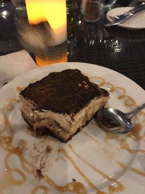 Un dulce exquisito lo recomiendo es el tiramisu ,un lugar acogedor con buena atención las pizzas son exquisitas también muy bonito todo