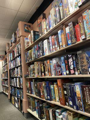 Many many games. Some of which are available to play in store