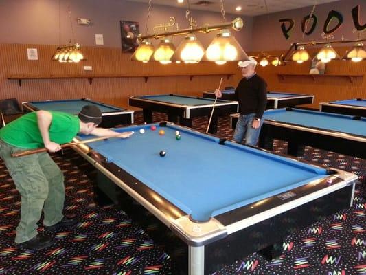 8 clean and level pool tables.