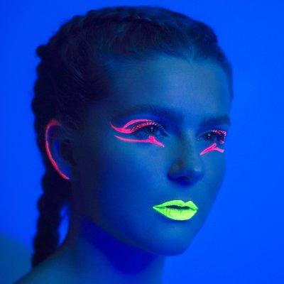 BLACKLIGHT UV SHOOT