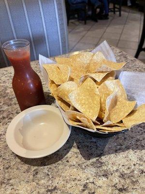 Free chips & salsa when seated