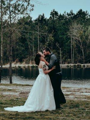 Bride & Groom Kiss