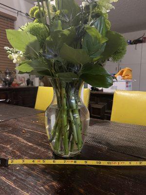 Horrible execution! $87.00 wrong base and no stand. Feel like WilliamPaulFlorist is a scam.