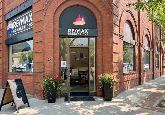 Spring at RE/MAX Connections