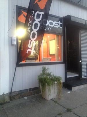 The Location Of The Boost Mobile Store On 875 Cove Rd