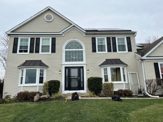 4 doublehung windows, 2 picture windows with all new fypon around, 2 bays and an entry door with 2 sidelites and a storm door