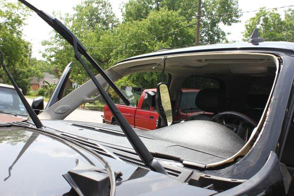 2009 Cadillac Escalade Windshield replacement