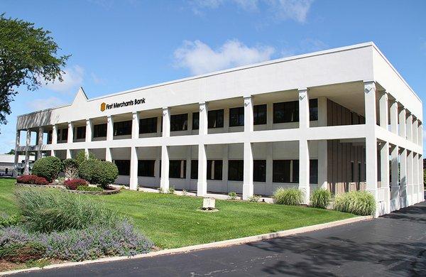 First Merchants Bank on Ridge Road in Munster IN