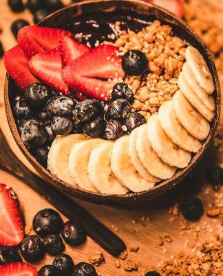 American Bowl. Organic açaí topped with fresh strawberries, blueberries, bananas granola and honey.