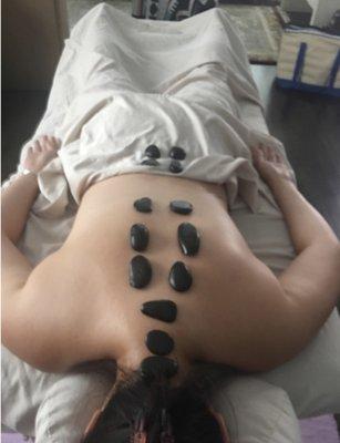 hot stone, relaxes muscle, provides pain relief, circulation, detoxifies