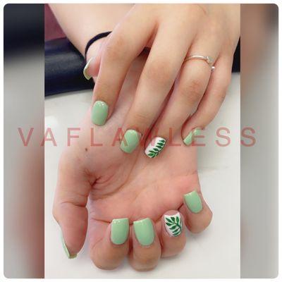 Custom color dip manicure with nail design