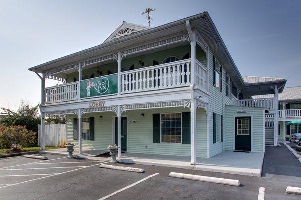 Exterior - Lobby Entrance