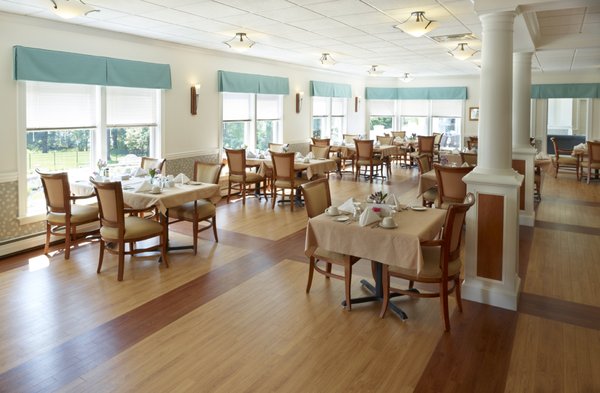 Spacious and airy dining room with ocean views