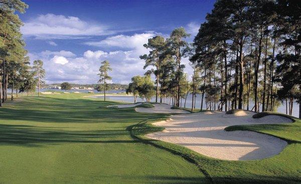 This double dogleg par 5 is consistently ranked as one of the best golf holes in the world.