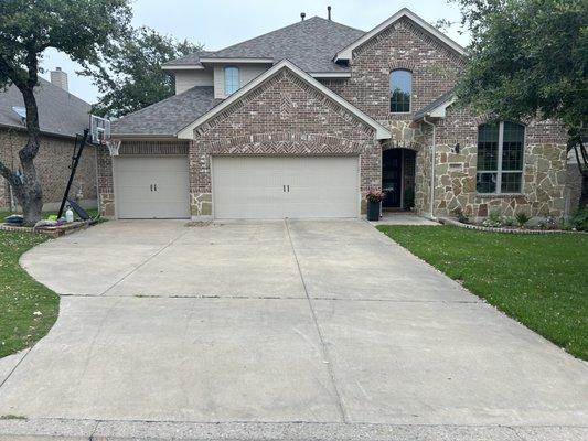 Beautiful house in need of a driveway clean to match. Lots of organic material and oil staining.