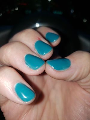 Uneven coverage and gel on skin. Top coat missing.