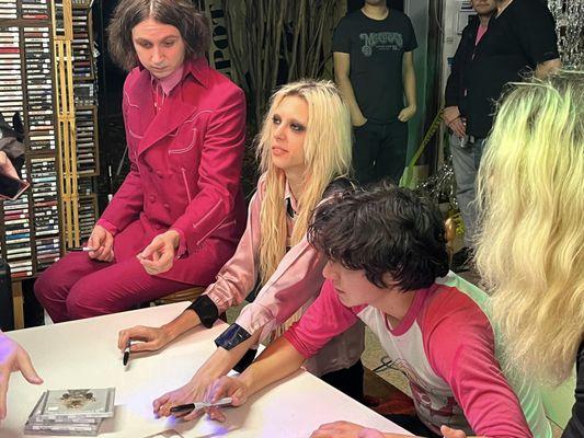 Starcrawler autograph @ Repo