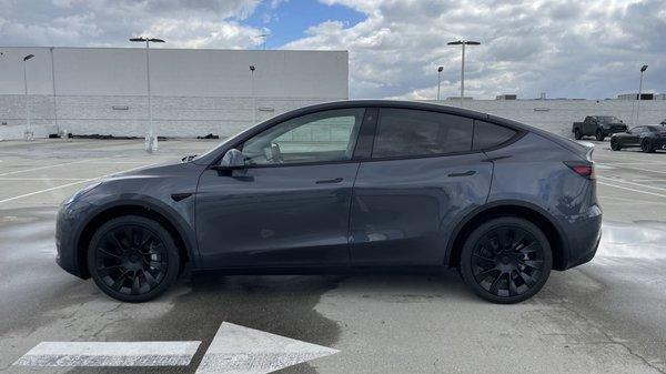 Clear bra PPF (hood, front bumper, fenders) along with A pillars, gravel guard and door edge protection. Ceramic coating bumper to bumper.