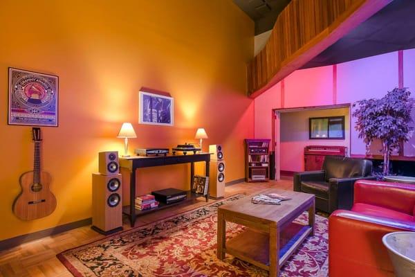 The Coast Mastering Lounge