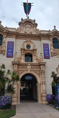 Entrance to the courtyard