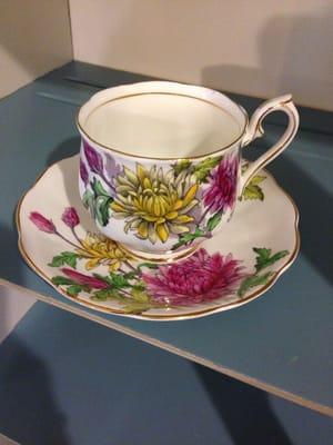 Also got this Royal Albert tea cup there.