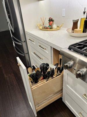 Utensil drawer