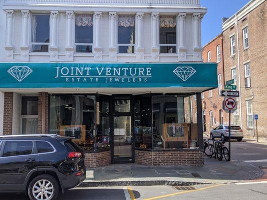 Joint Venture Estate Jewelers