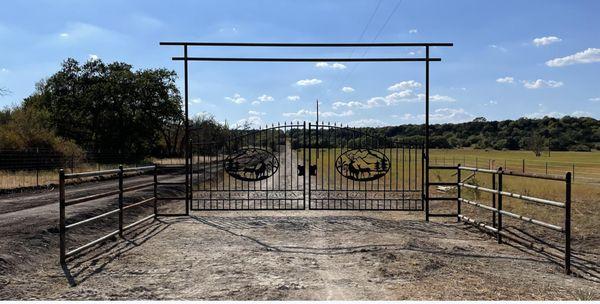 Custom gate entrance