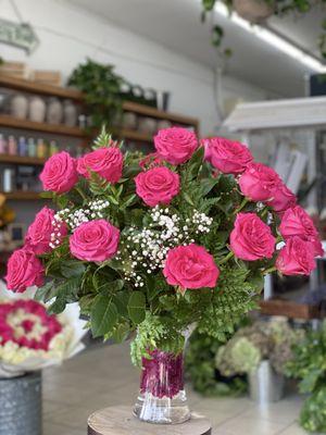 A Luxurious Arrangement of 30 Roses! 
Perfect as a Center Piece for your Dinner Table!