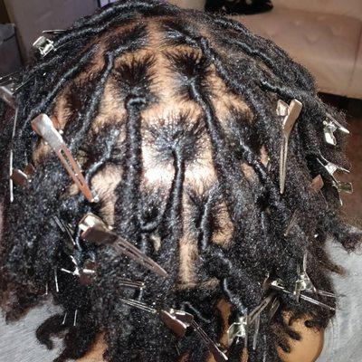 Retwist on dreadlics ( female)