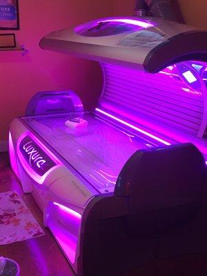 TOP of the line medium beds!! Bring your aux cord! The speakers are awesome! Only 12 mins! Super quick tan!