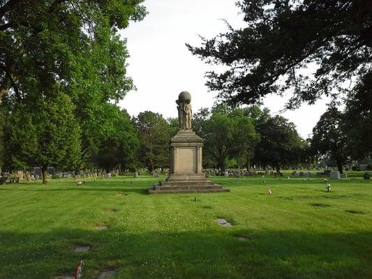 Statue of three degrees of freemasonry