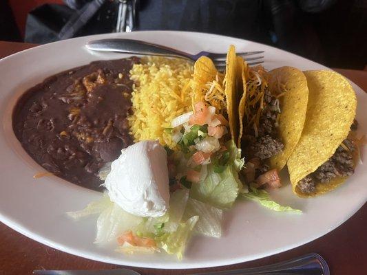 Taco platter with ground beef