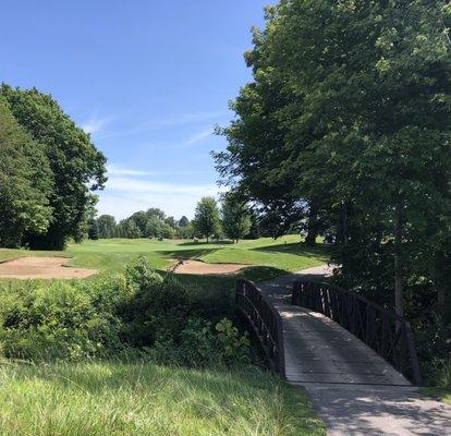 Beautiful conditions with plenty of water and sand hazards.