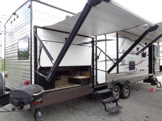 Used travel trailer dealer. Used travel trailer dealership located in Madison, OH. Brought to you by Roughin' It!