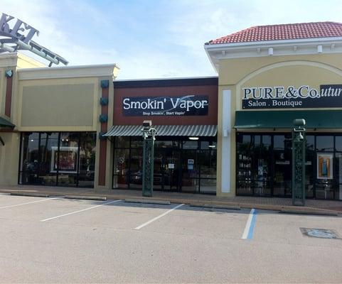 Smokin' Vapor's storefront in Destin, FL.