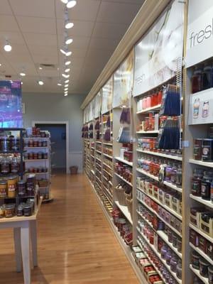 Westwood Yankee Candle -- University Station : 247 University Avenue, Westwood             Interior