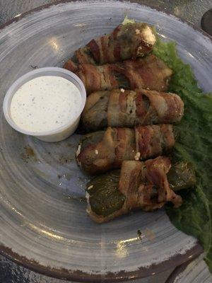 Smoked bacon wrapped jalapeño poppers