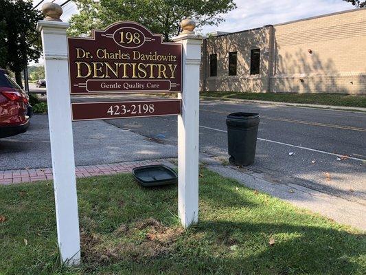 Dr. Davidowitz Front Yard Sign