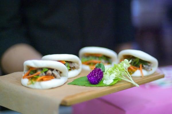 asian duck buns w carrots and green onions